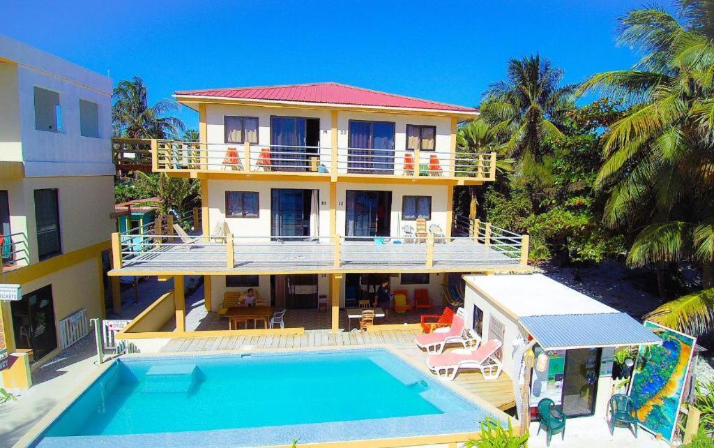 Beach Club Budget Rooms At Popeyes Caye Caulker Exteriér fotografie