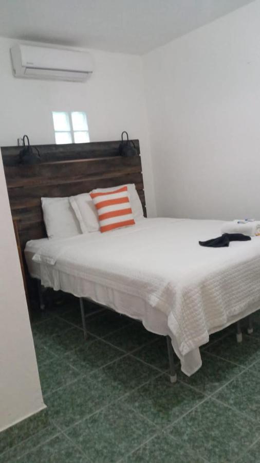 Beach Club Budget Rooms At Popeyes Caye Caulker Exteriér fotografie