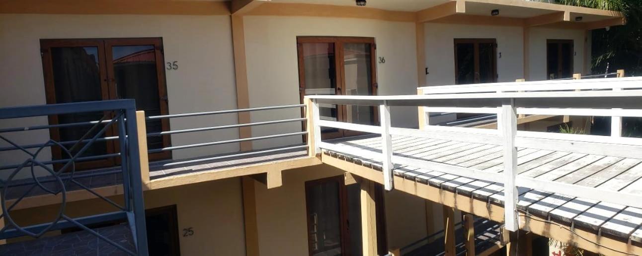Beach Club Budget Rooms At Popeyes Caye Caulker Exteriér fotografie