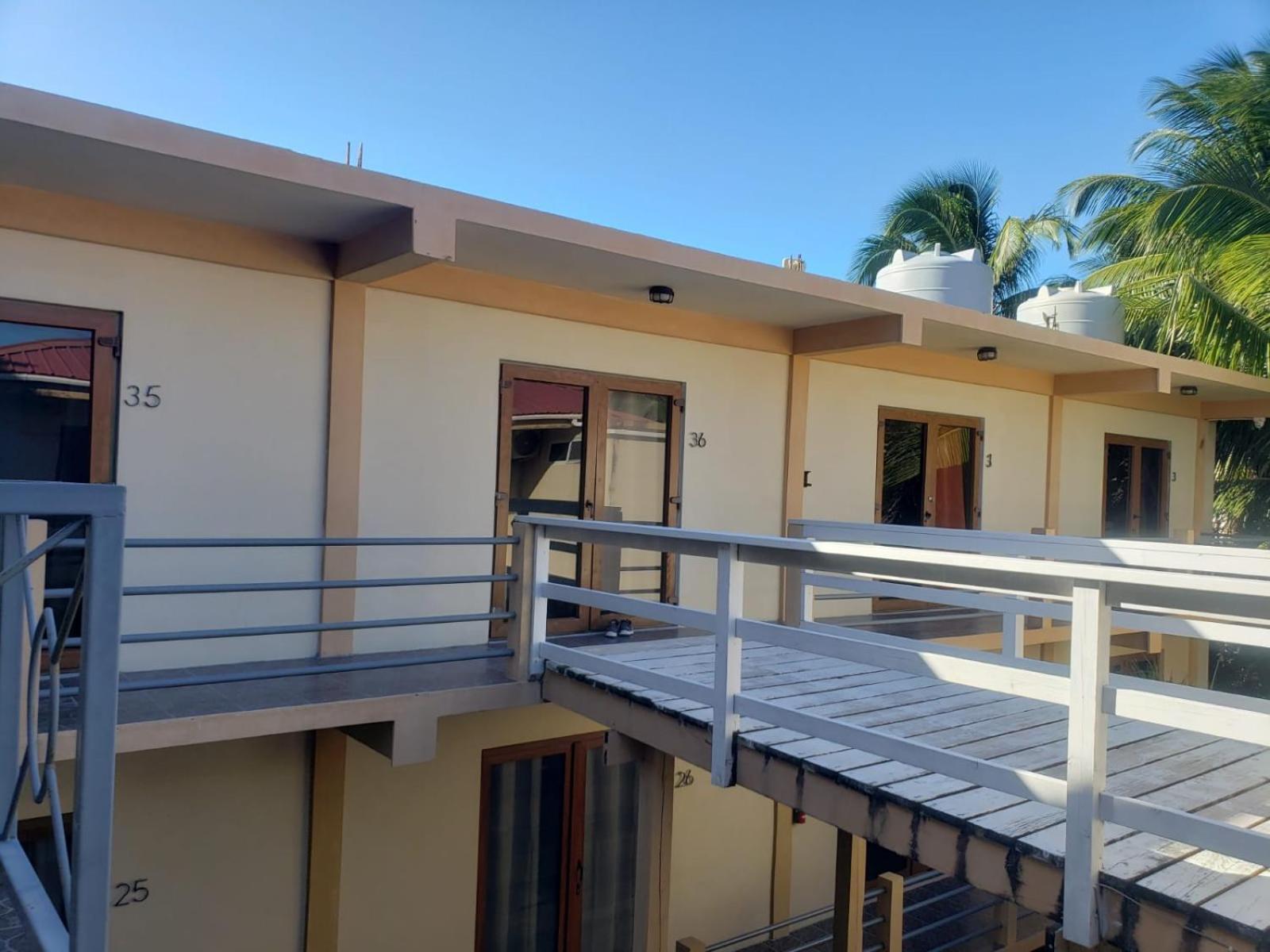 Beach Club Budget Rooms At Popeyes Caye Caulker Exteriér fotografie