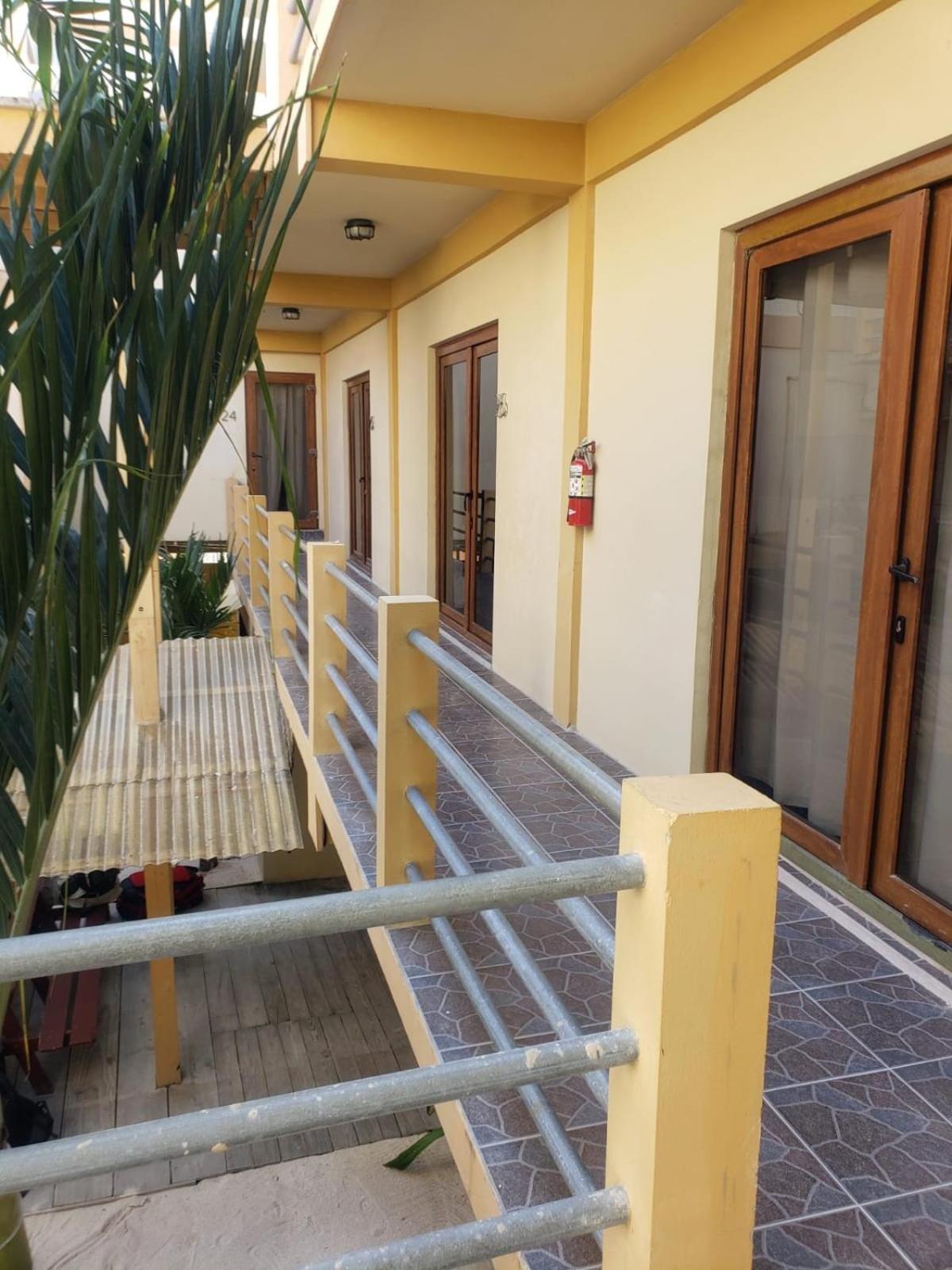 Beach Club Budget Rooms At Popeyes Caye Caulker Exteriér fotografie